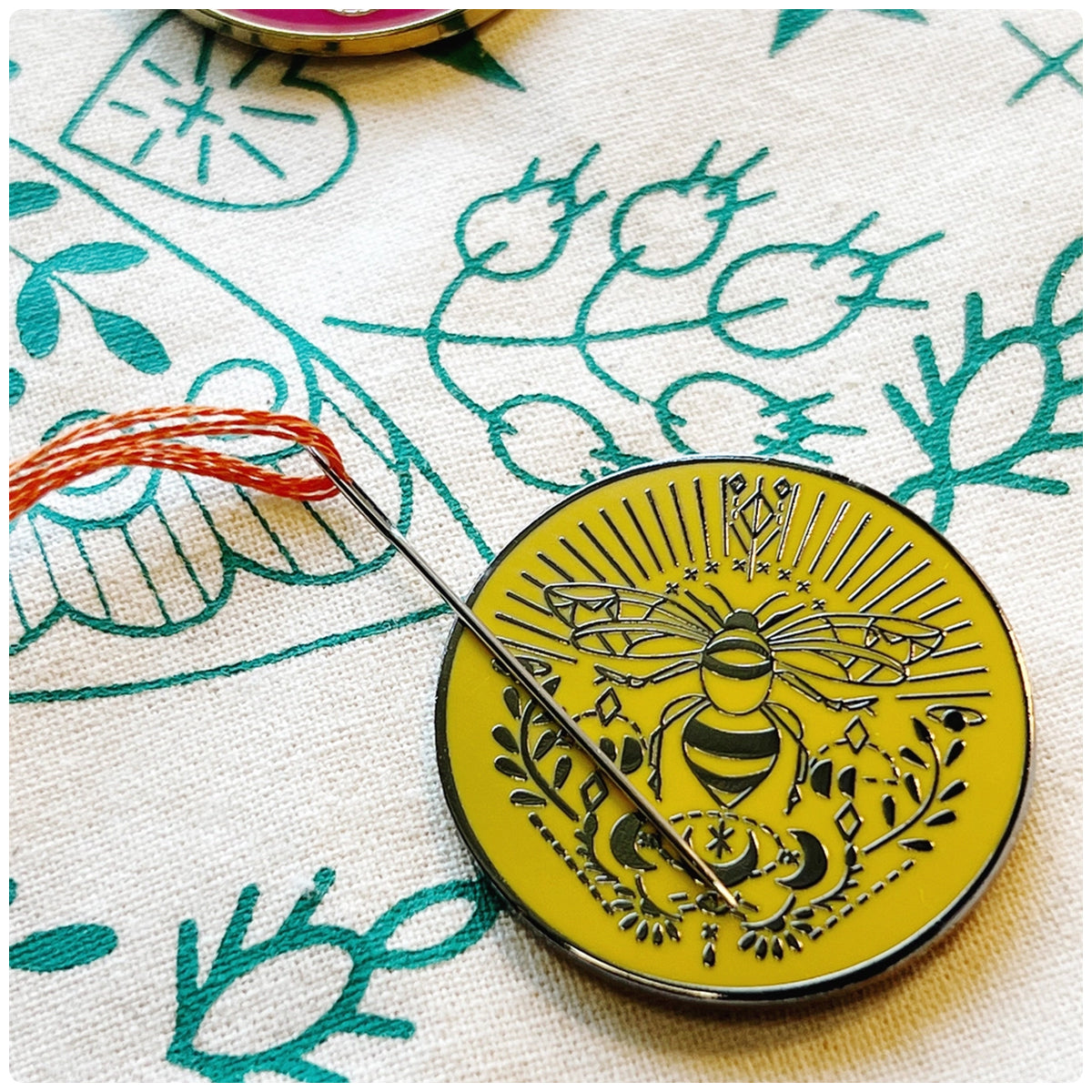 Bee Needle Minder
